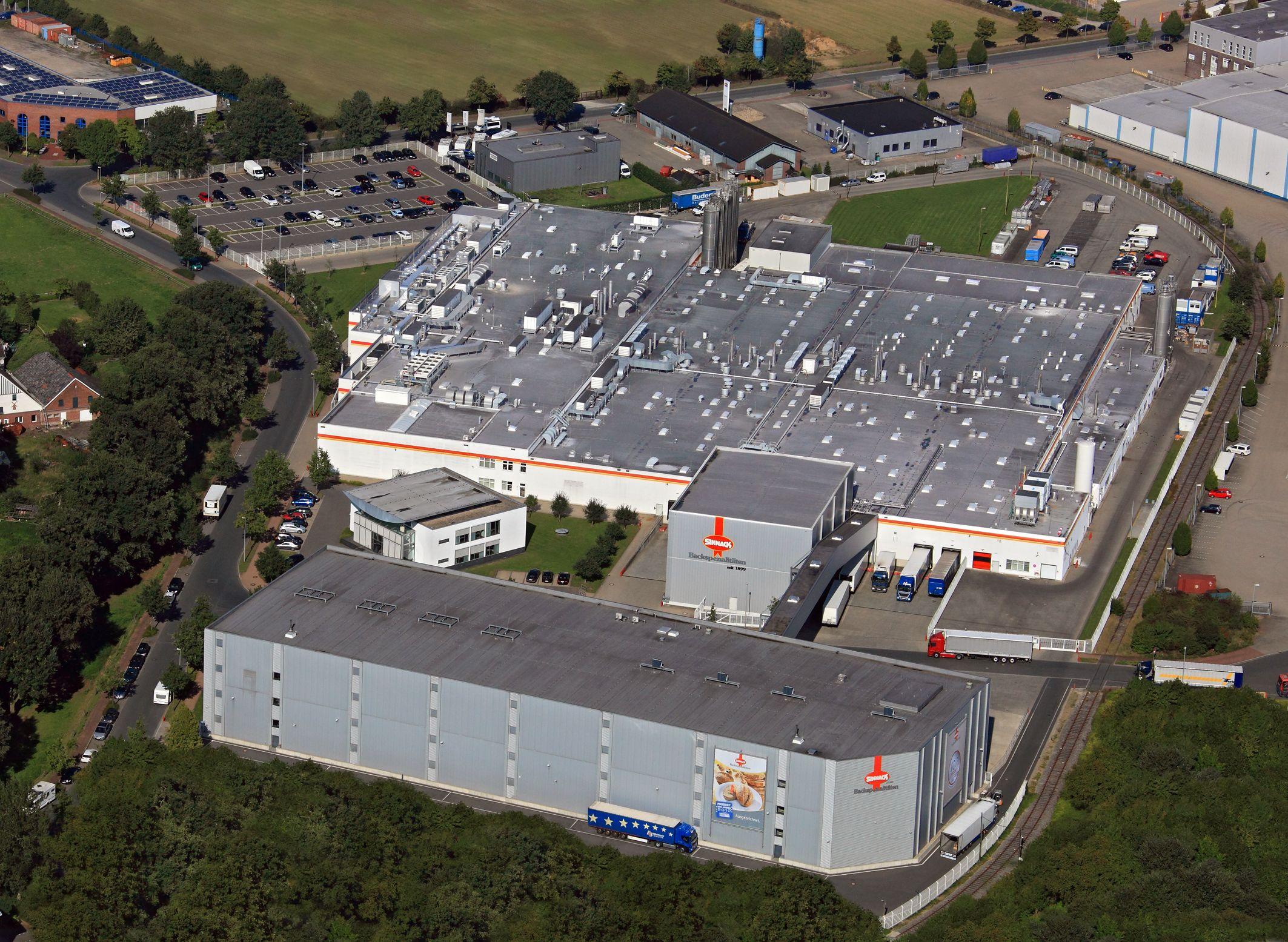 Ein Luftbild zeigt die Firma Sinnack von oben