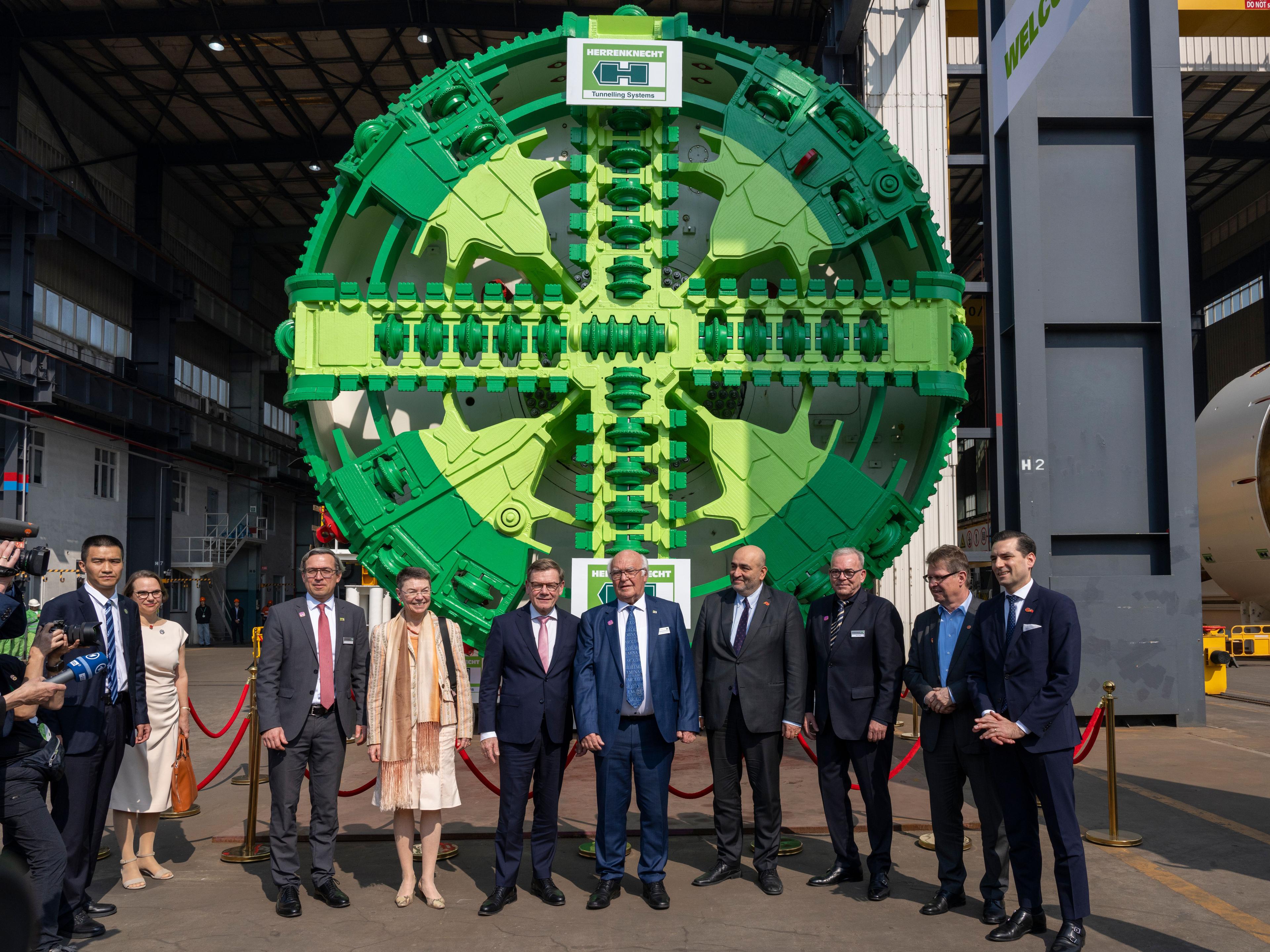 Besuch von Außenminister Wadephul im Herrenknecht-Werk