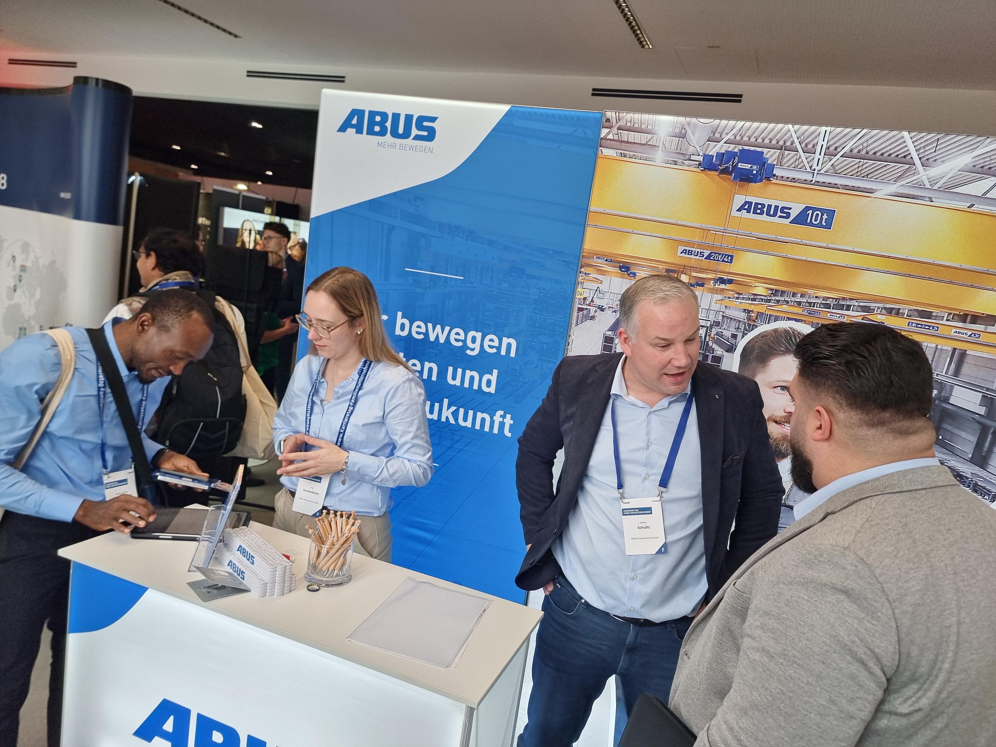 Messegespräche bei Abus