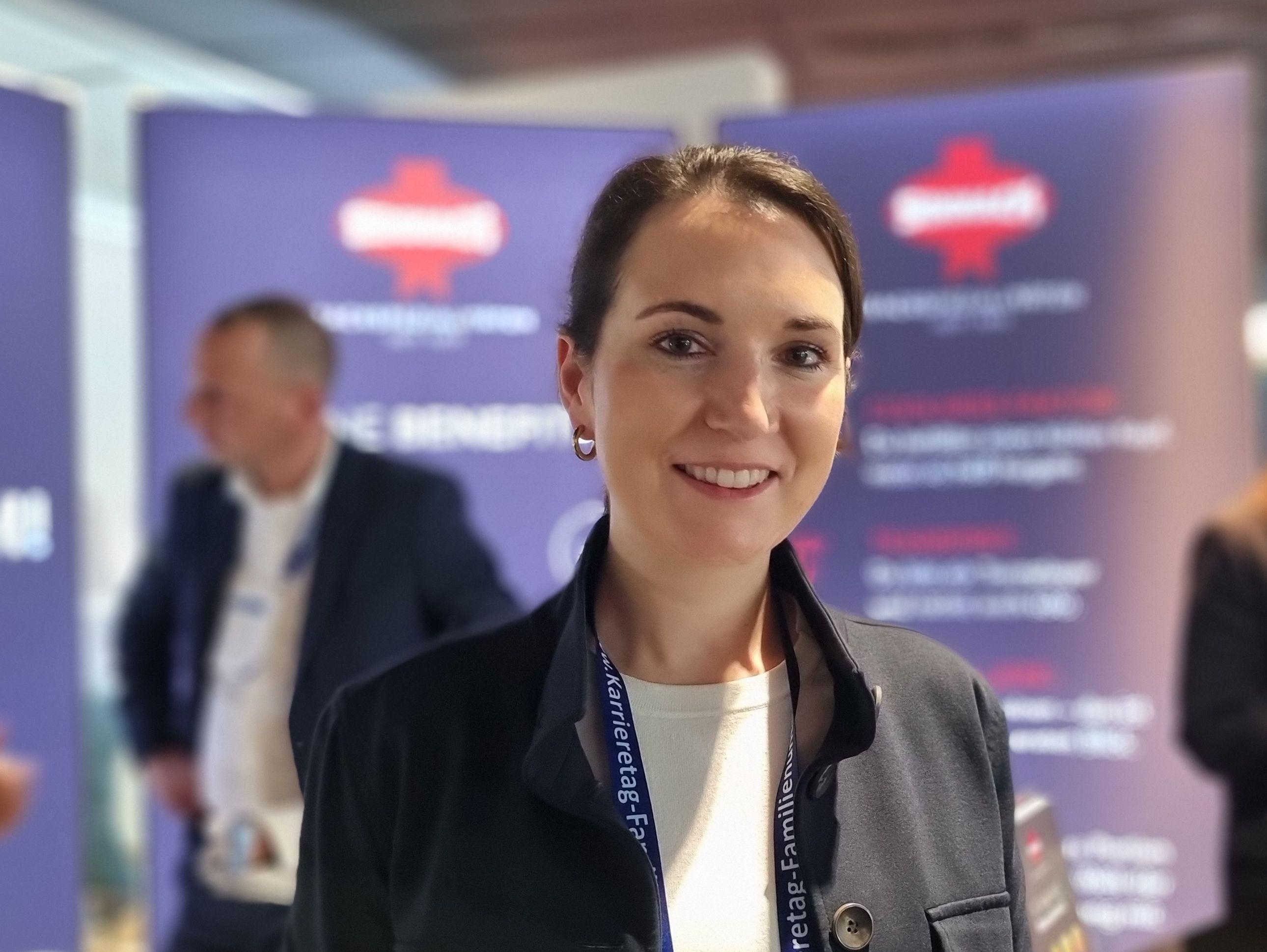 Lena Sinnack lächelt in die Kamera