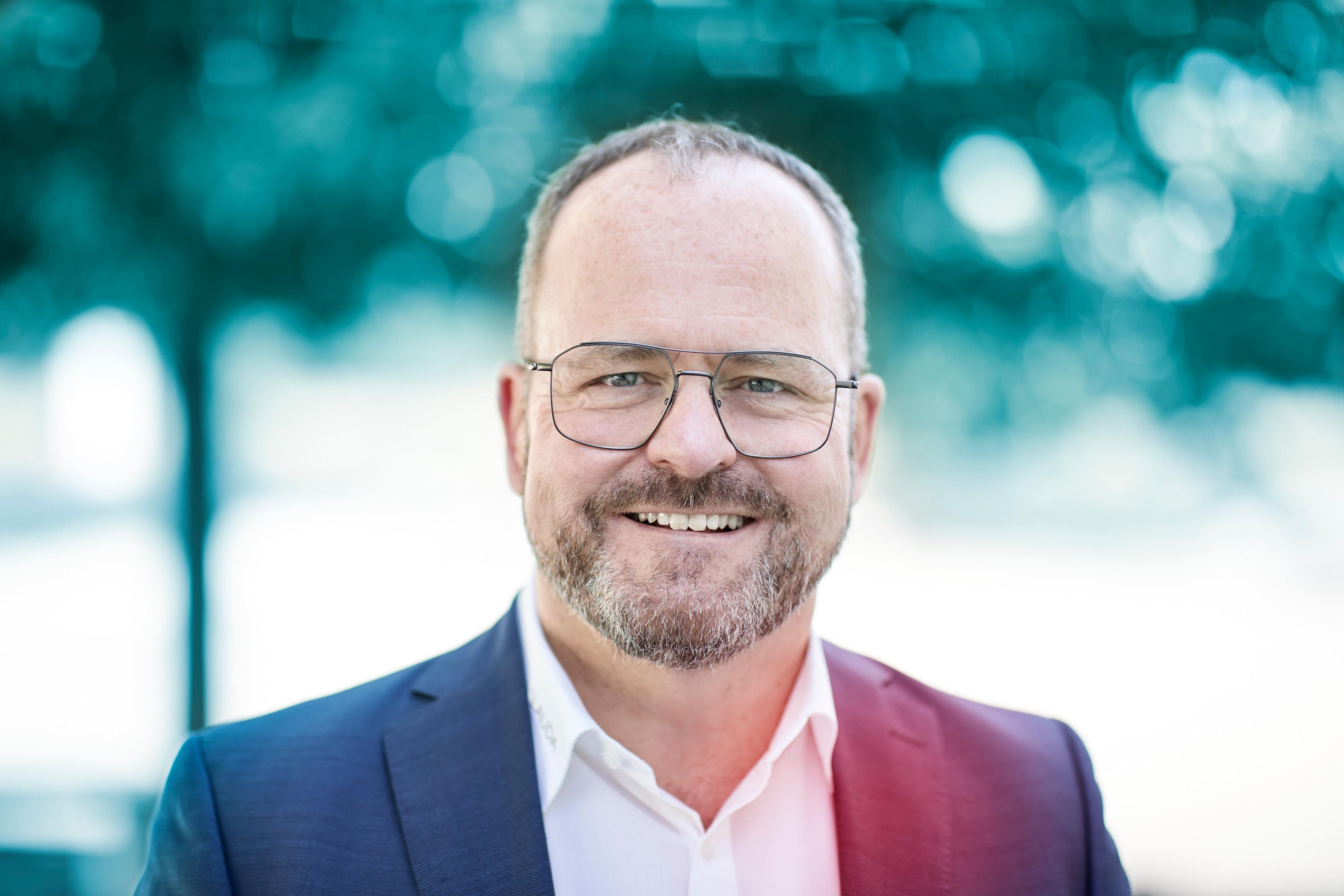 Porträtfoto von Dr. Gunther Wobser.