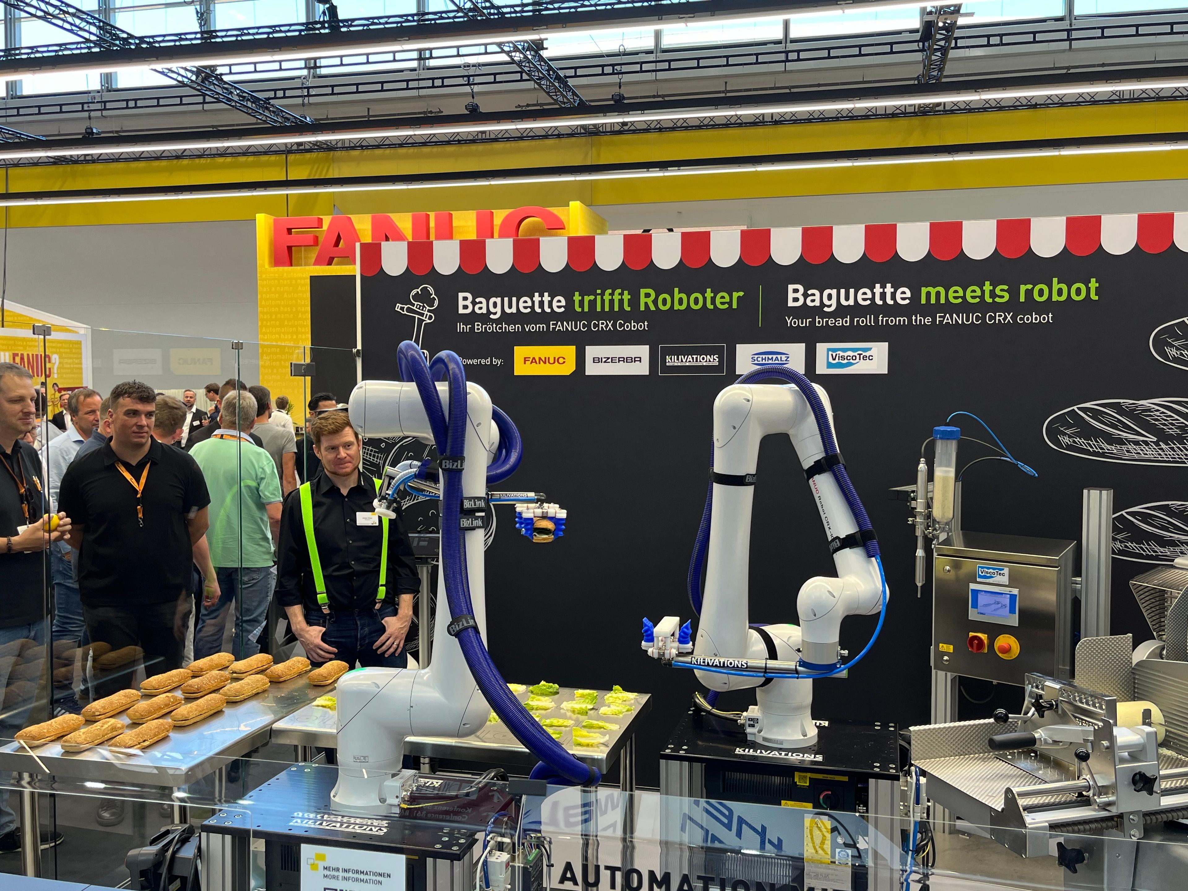 Auf dem Stand von Fanuc übernahmen Roboter das Belegen von Baguettes.