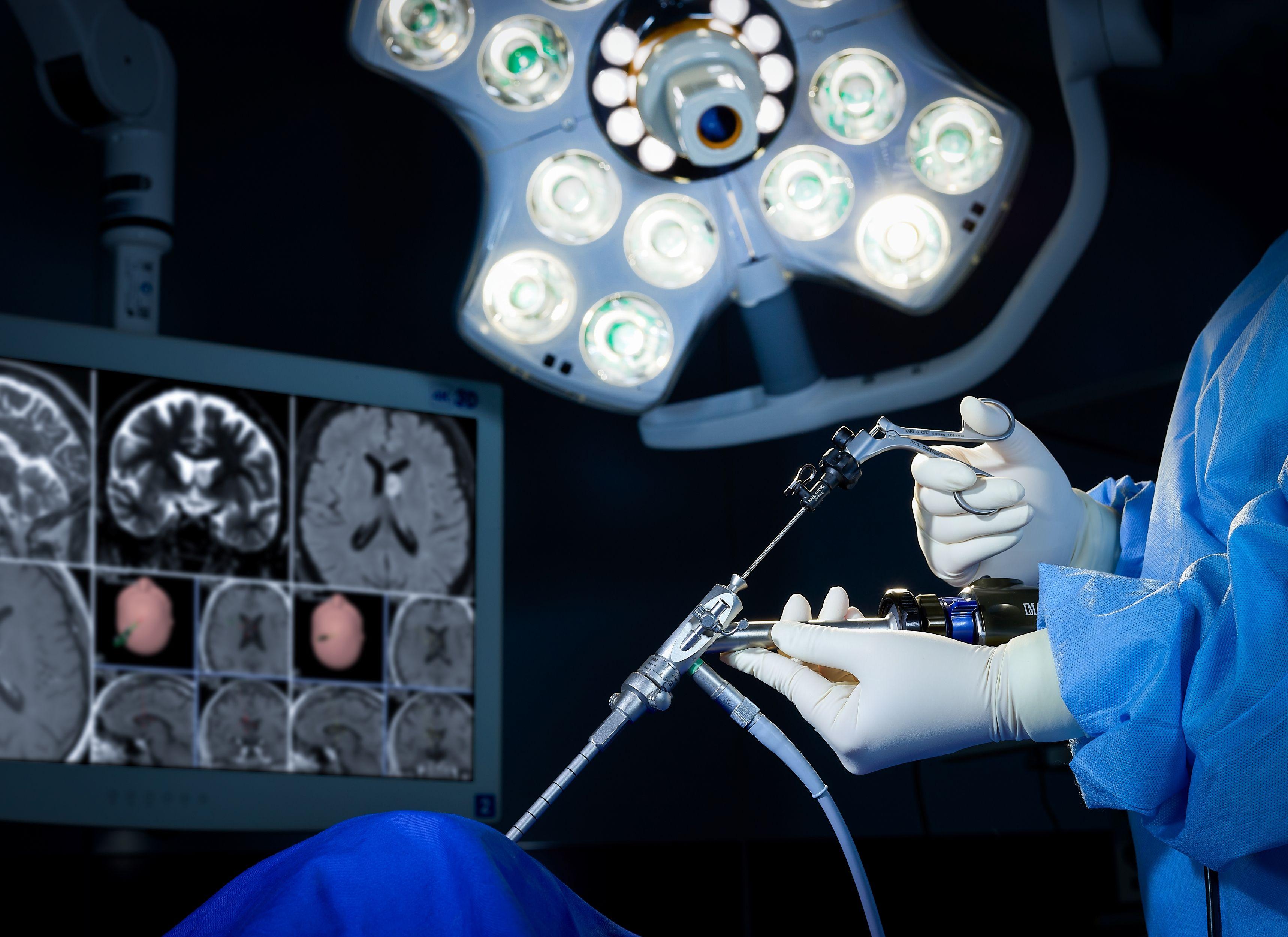 Rückkehr in die Neurochirurgie in Europa